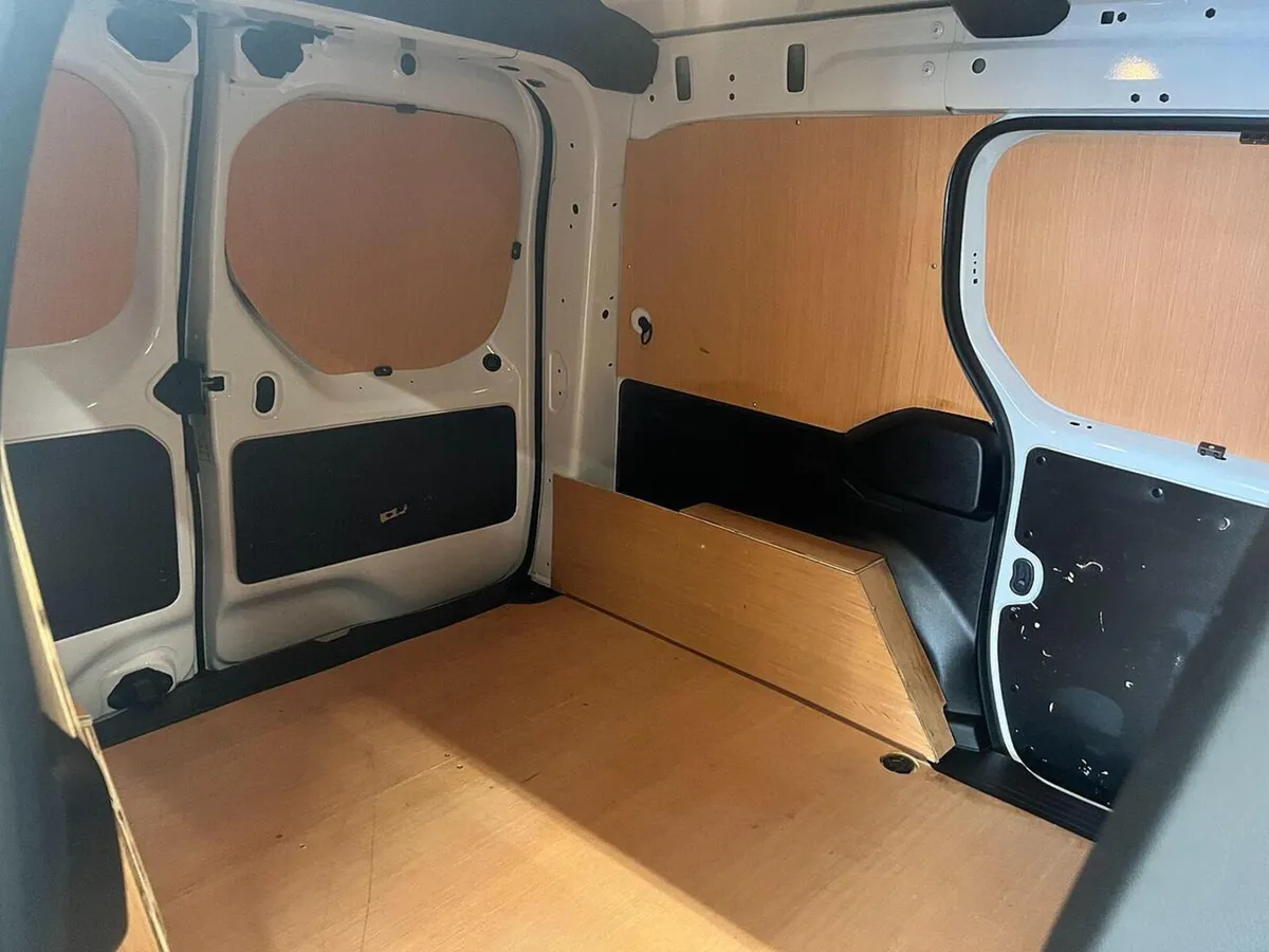 2022 Renault Kangoo Small Panel Van - Image 3