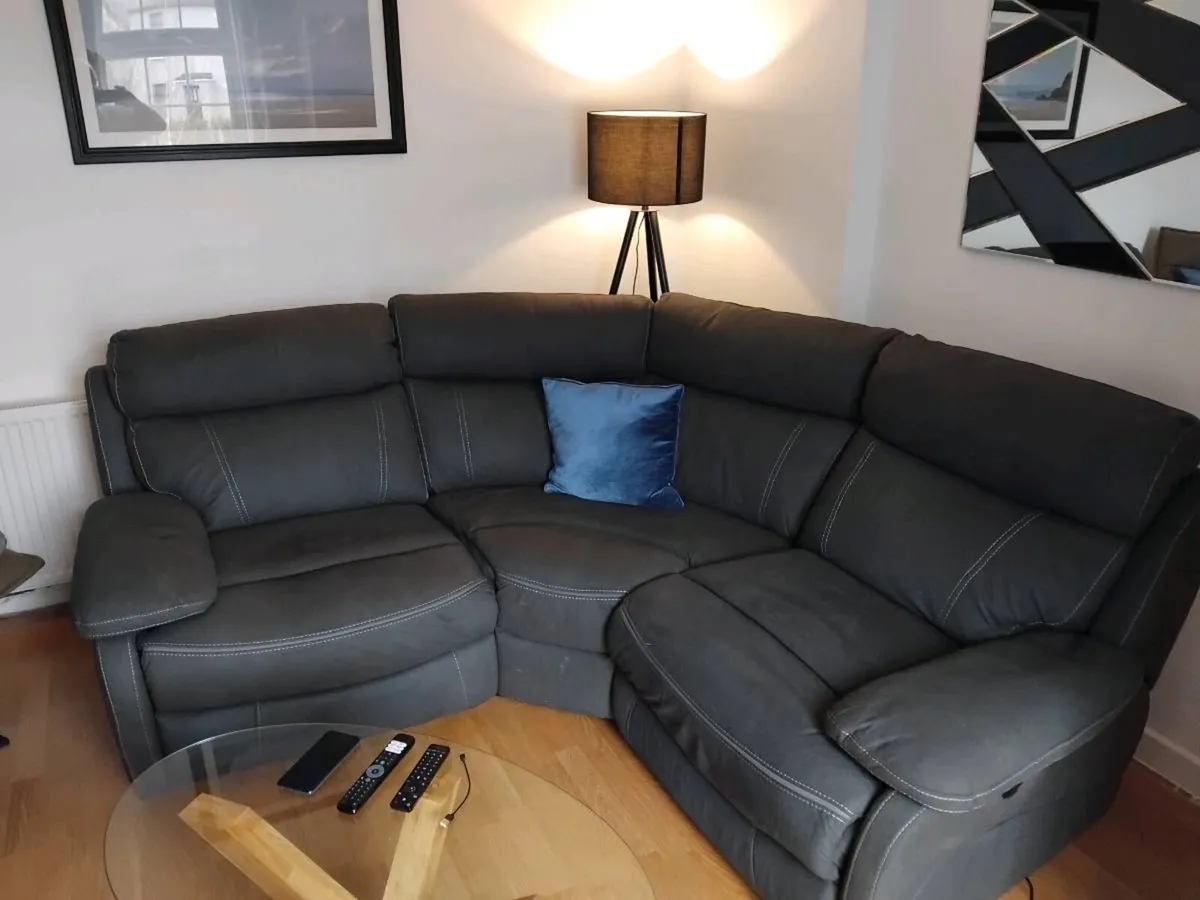 Sofa with two electric recliners - Image 2