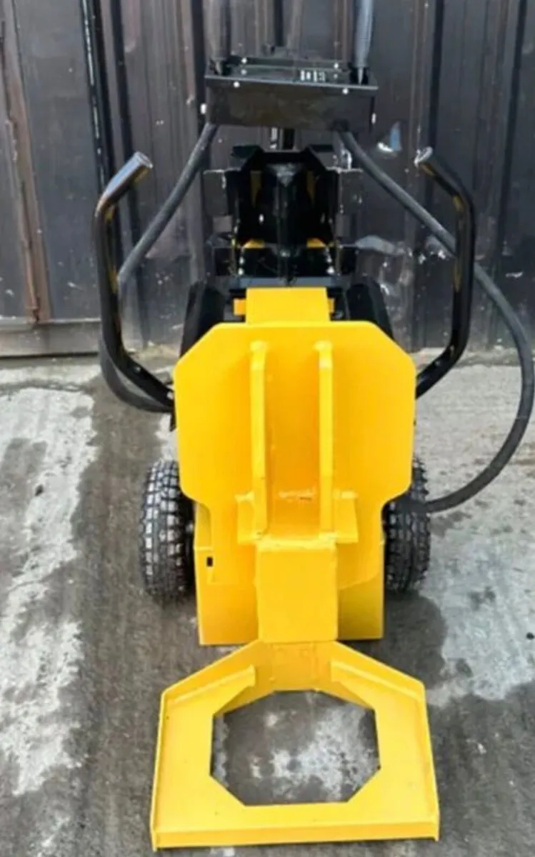 New log splitter Loncin petrol engine - Image 3