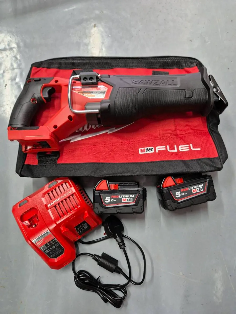 Milwaukee M18 Fuel Sawzall Reciprocating Saw Kit - Image 3