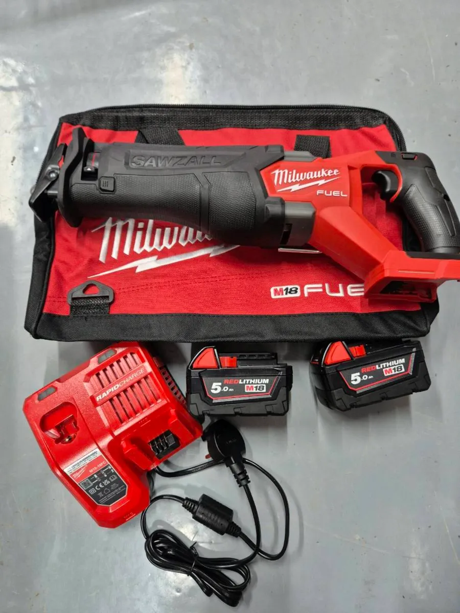 Milwaukee M18 Fuel Sawzall Reciprocating Saw Kit - Image 1