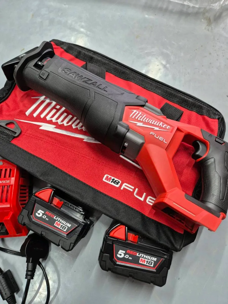 Milwaukee M18 Fuel Sawzall Reciprocating Saw Kit - Image 2