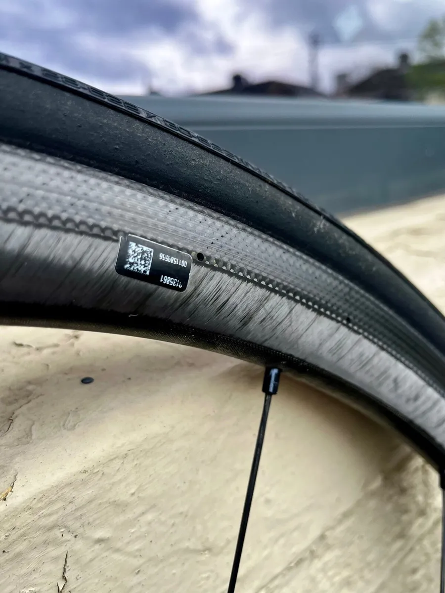 Campagnolo Bora WTO 33 Carbon Front Wheel - Image 2