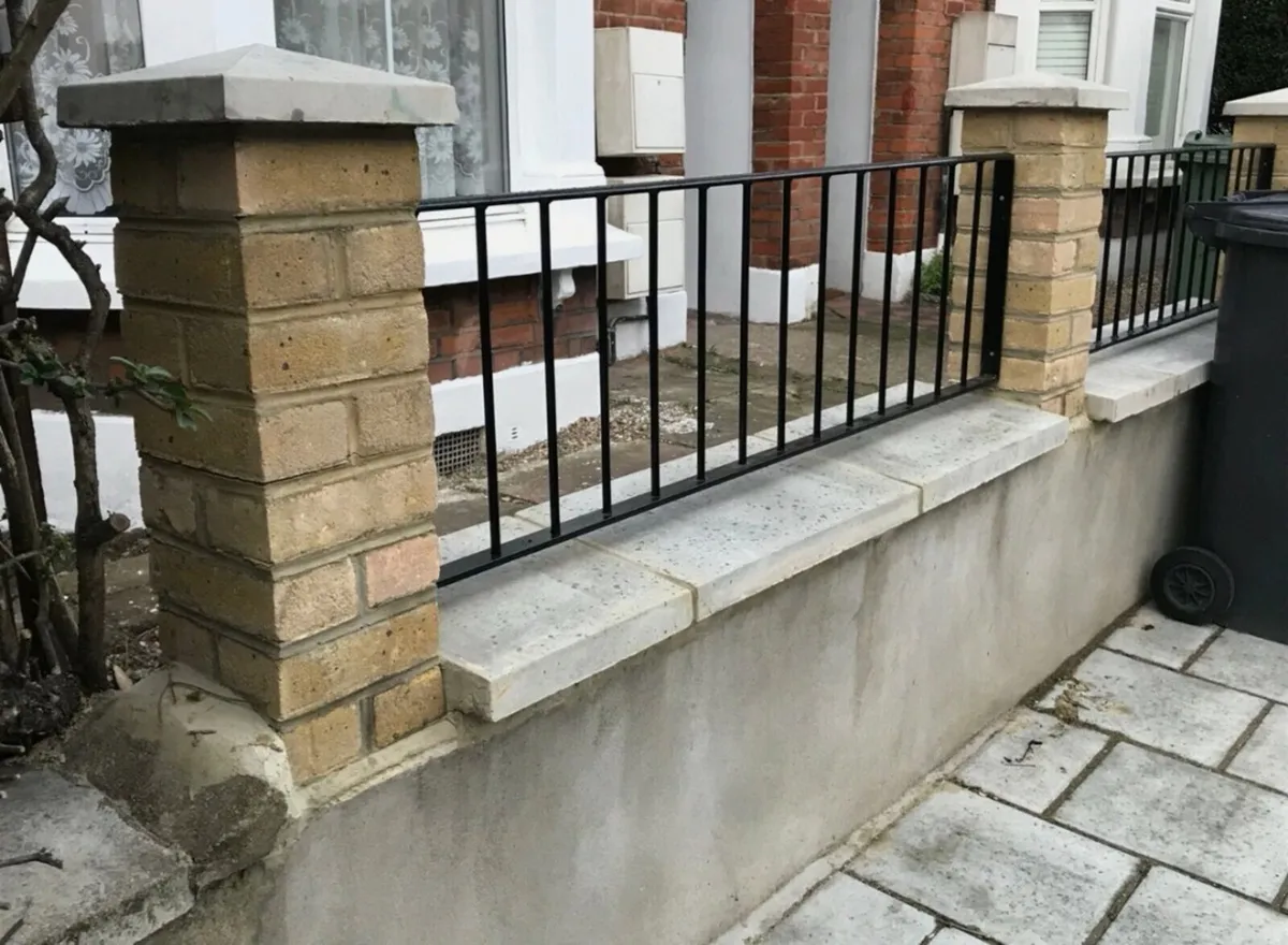 Low wall steel railings - Image 2