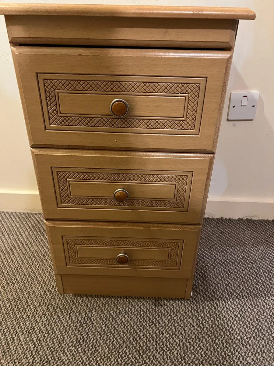 Side locker - Image 1