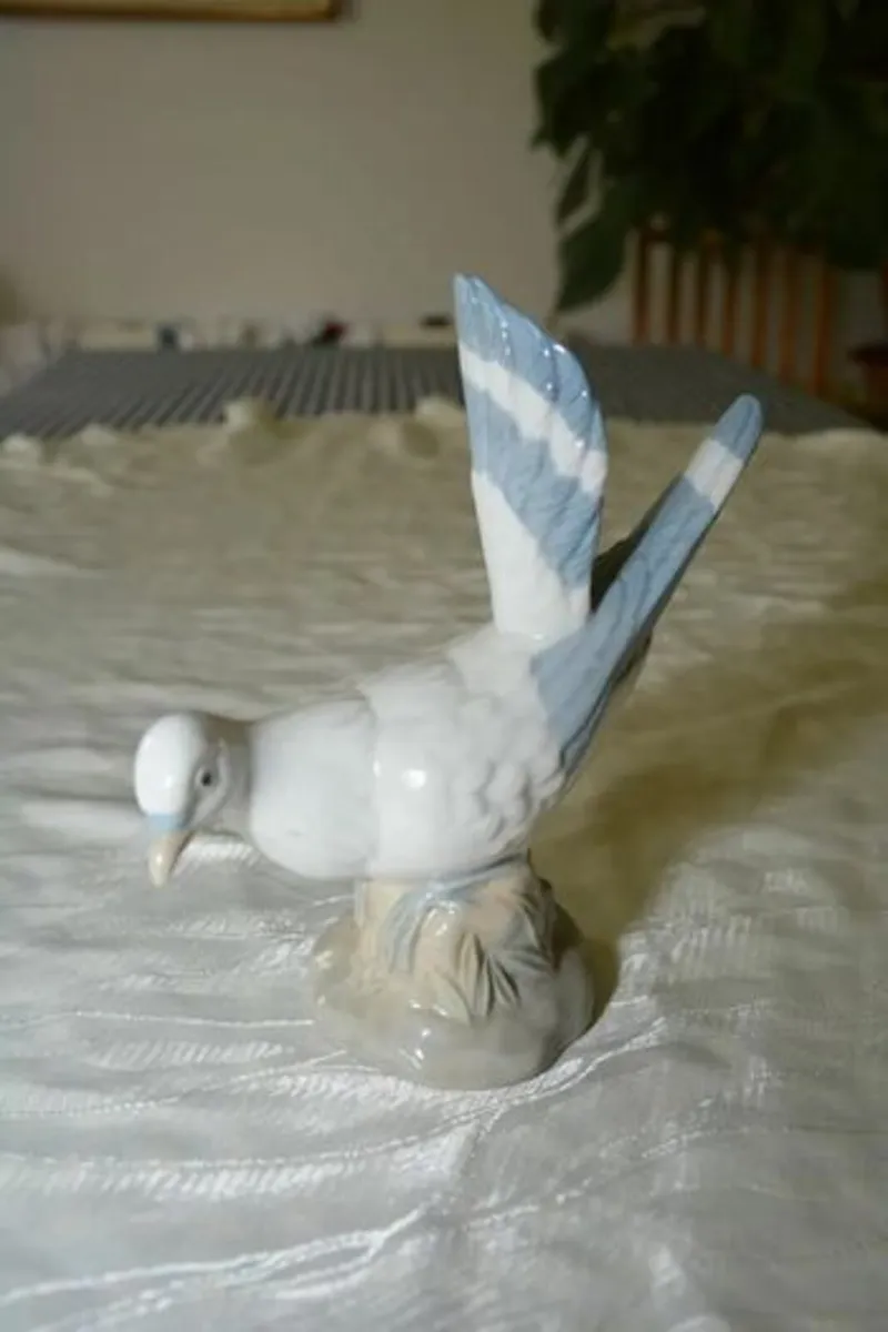 Spanish porcelain - pigeon - Image 1