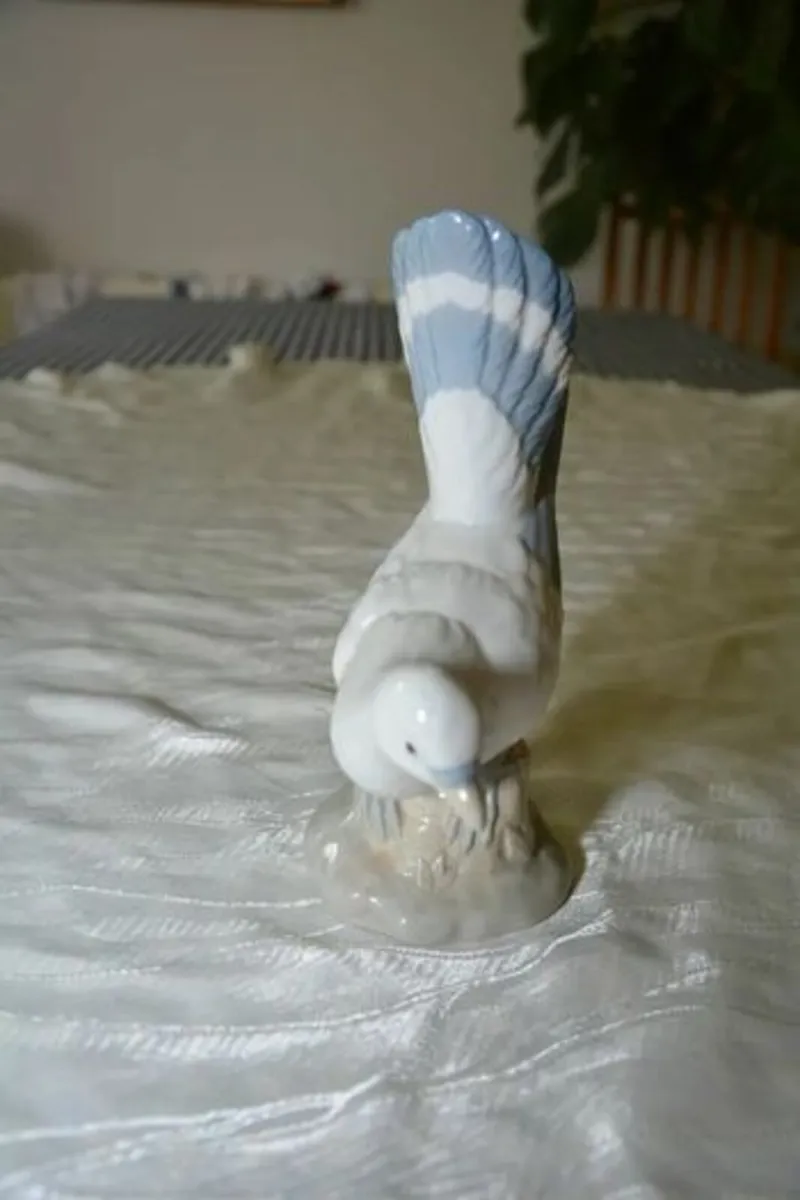 Spanish porcelain - pigeon - Image 2