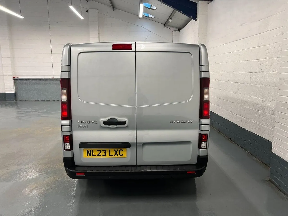 2023 Renault Trafic Panel Van - Image 4
