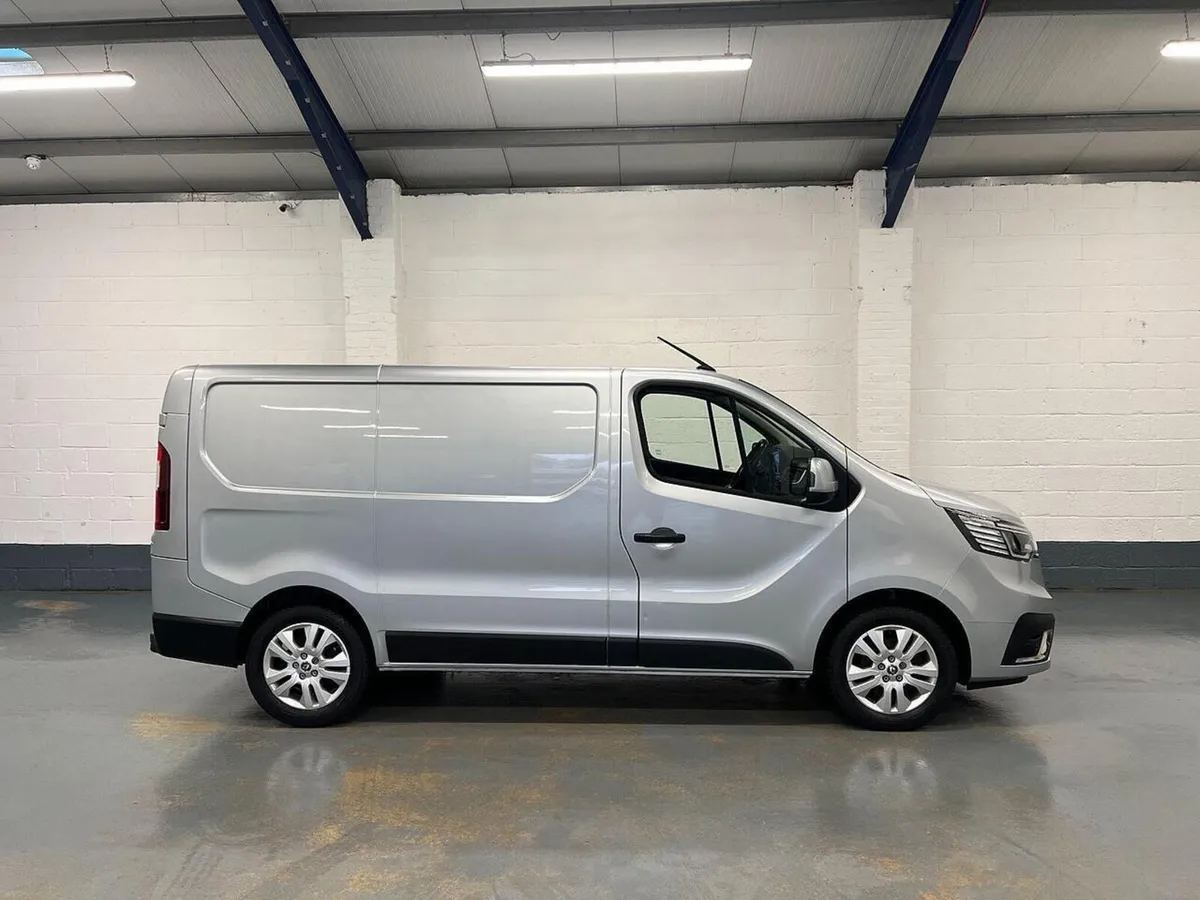 2023 Renault Trafic Panel Van - Image 1
