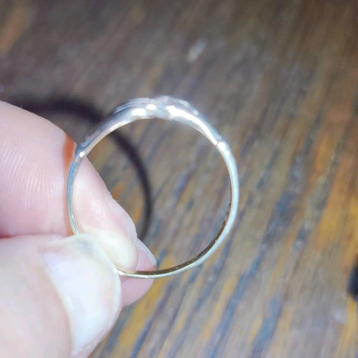 HUGGING ARMS, 9CT Thick YELLOW Gold Vintage Ring ! - Image 3