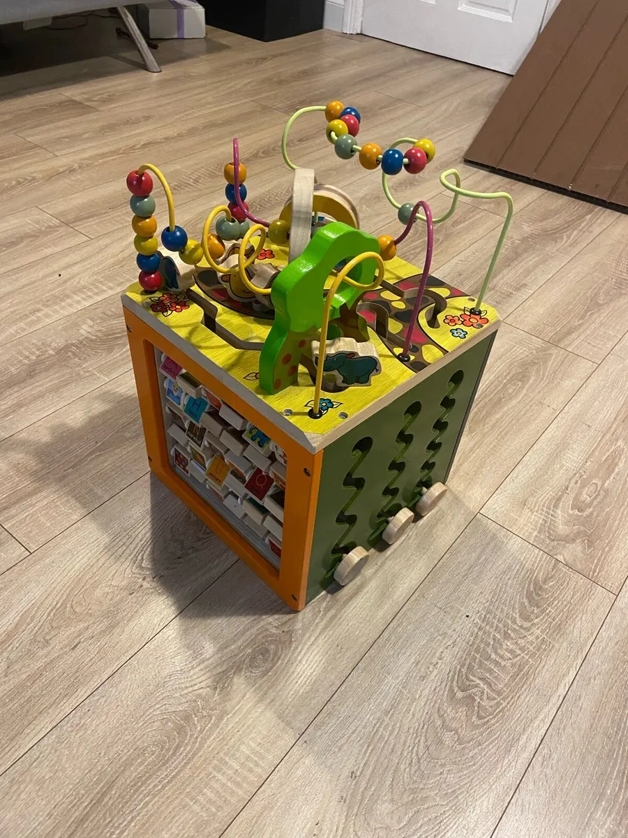 Wooden toy cube - Image 2