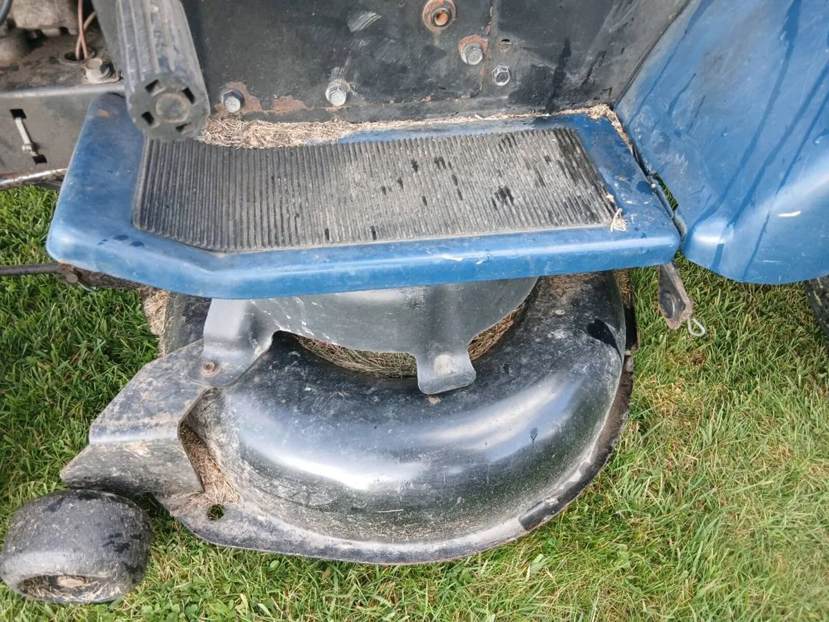 Ride on mower - Image 2