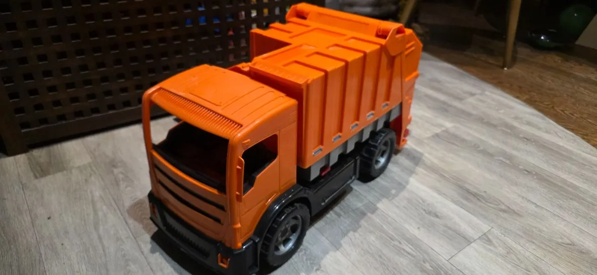 Giant Garbage truck ride-on with 2 movable bins - Image 1