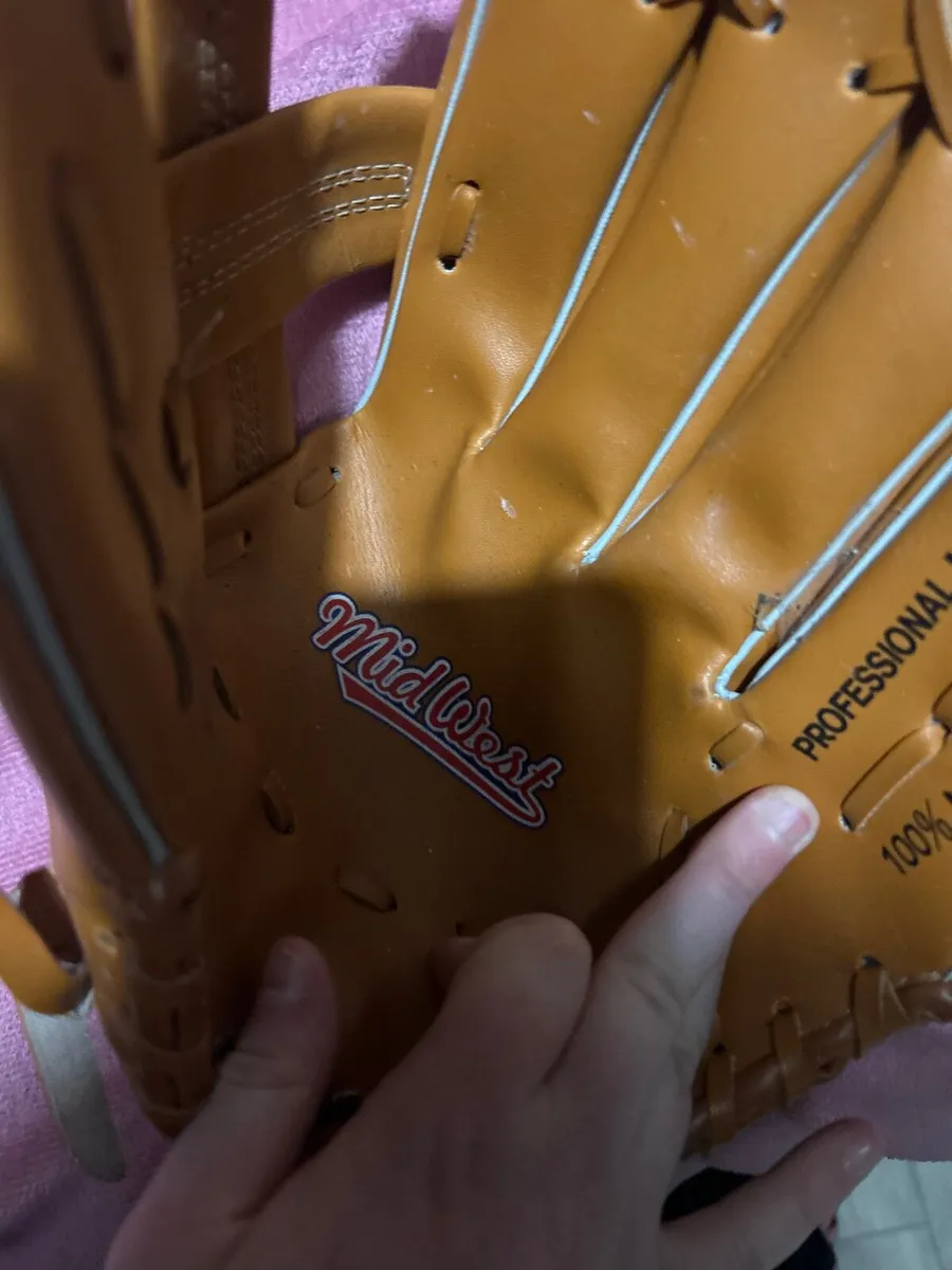 Baseball glove - Image 2