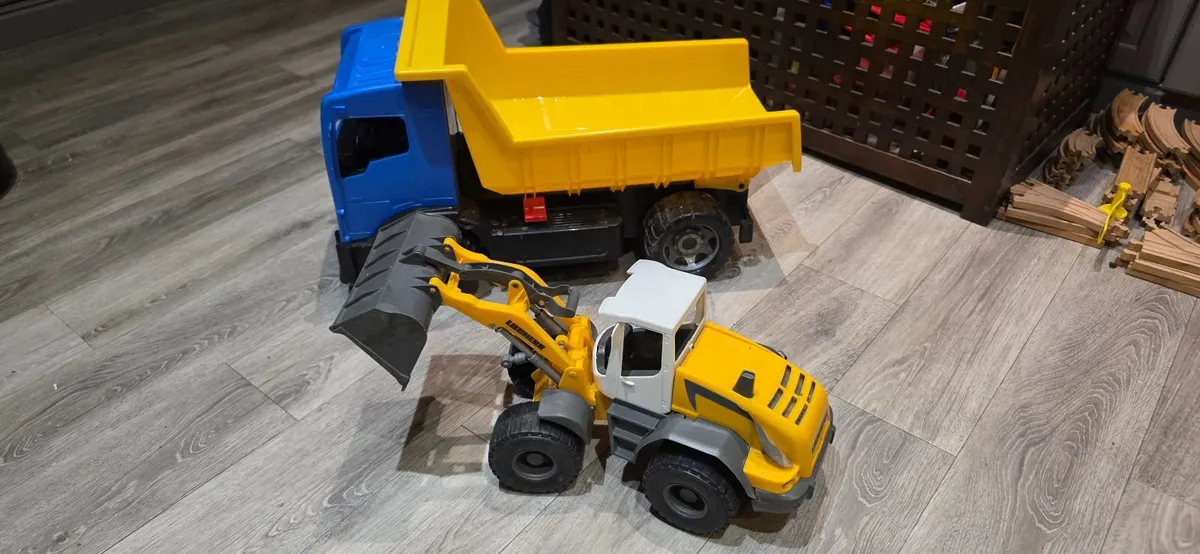 Big dump truck and bulldozer toys - Image 1