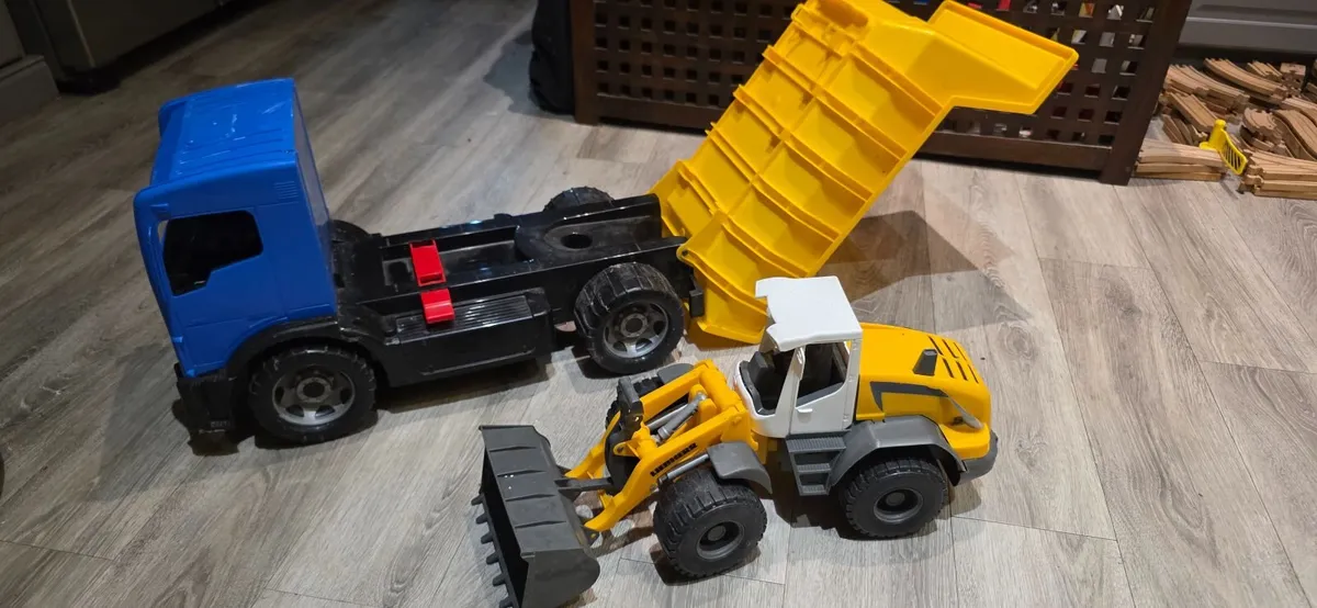 Big dump truck and bulldozer toys - Image 3