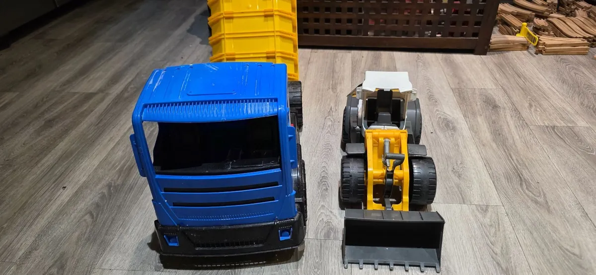 Big dump truck and bulldozer toys - Image 4