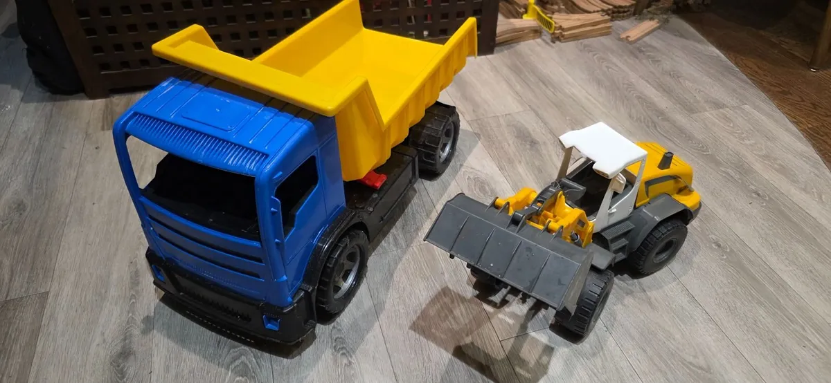 Big dump truck and bulldozer toys - Image 2