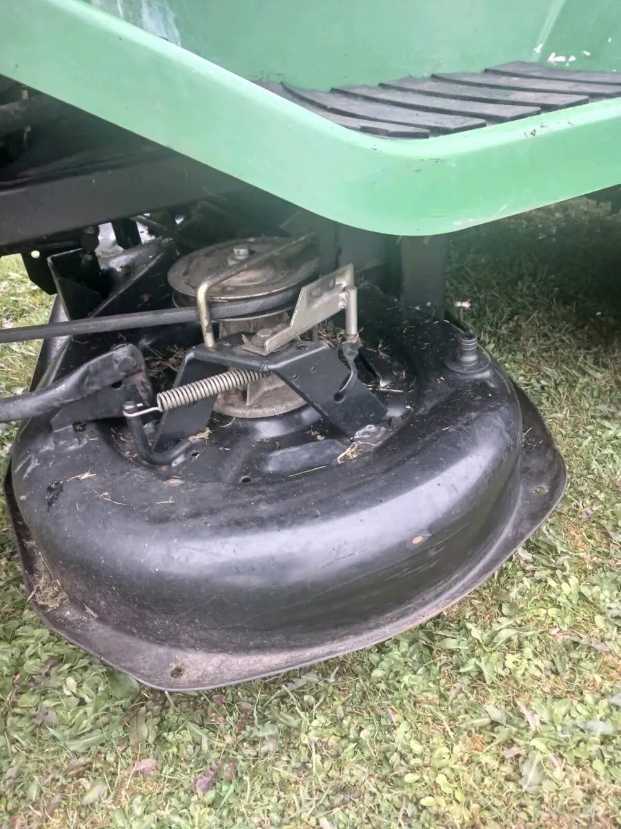 John Deere Briggs engine Hydrostatic transmission - Image 4