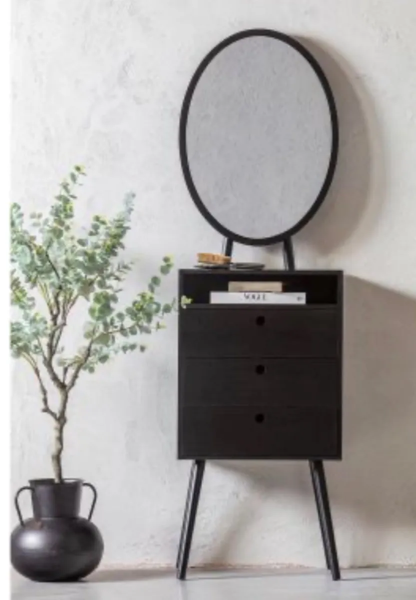 Vanity table - Image 1