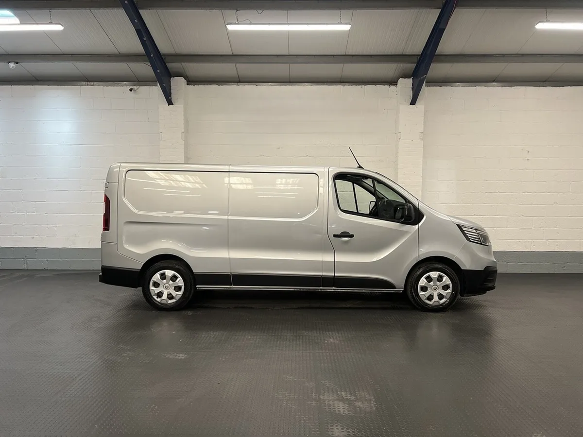 2023 Renault Trafic Panel Van - Image 1