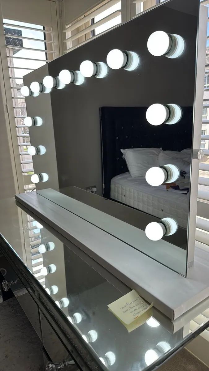 Hollywood Mirror - Image 1