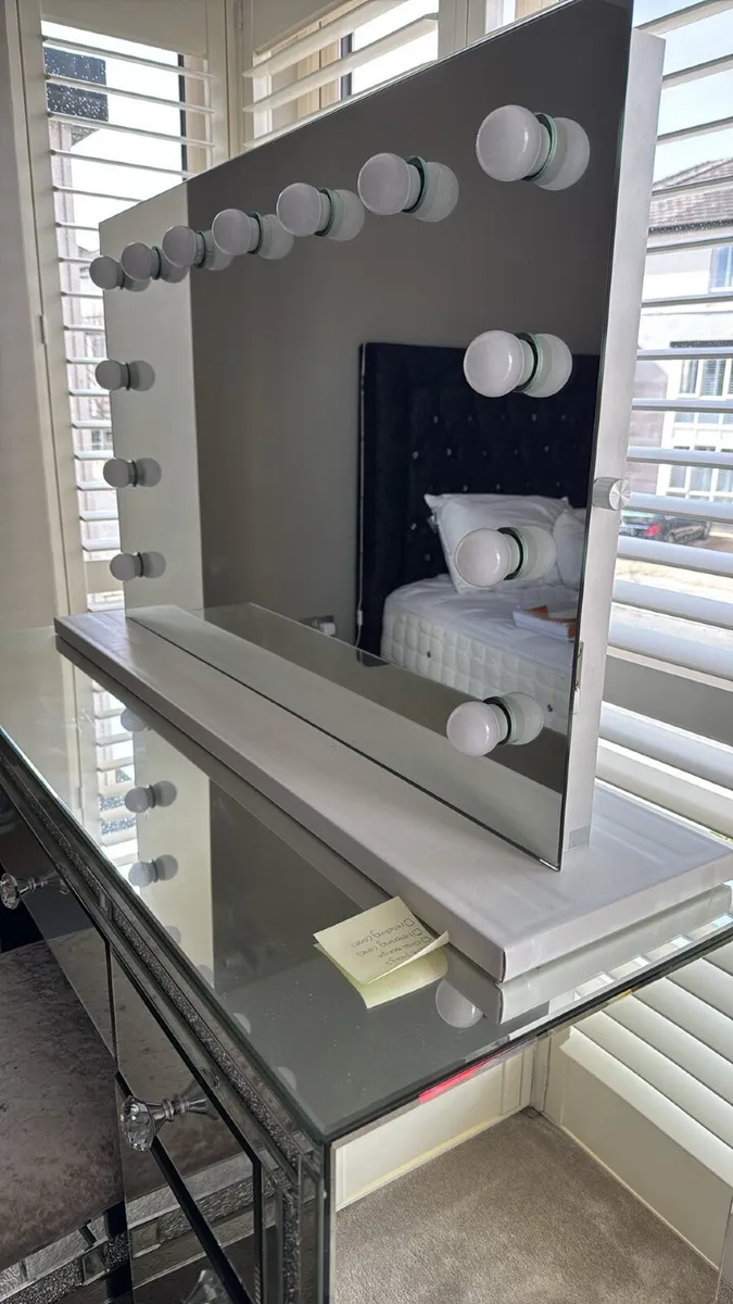 Hollywood Mirror - Image 2