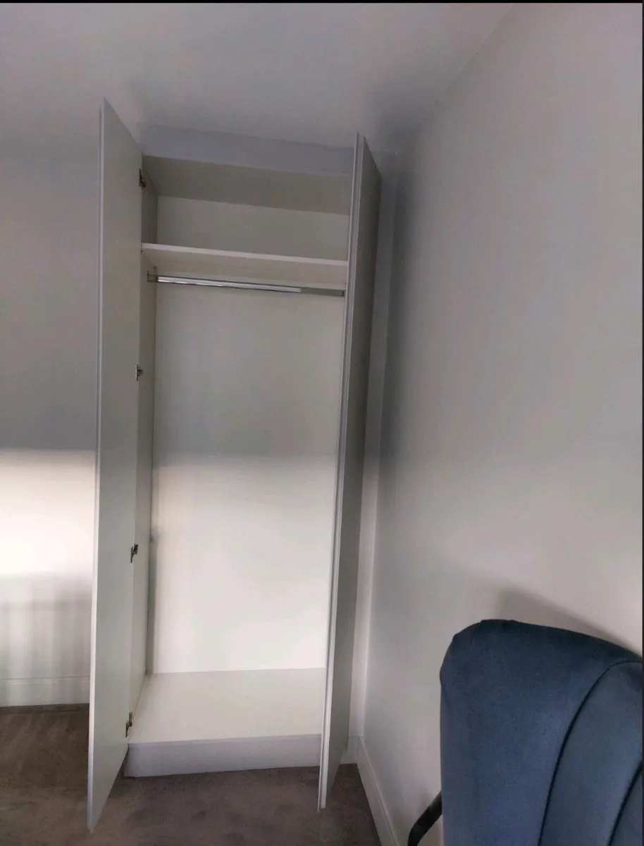 Double built-in wardrobe - Image 1