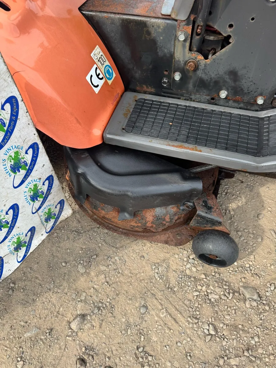 Husqvarna CTH160 Ride On Lawnmower - Image 3