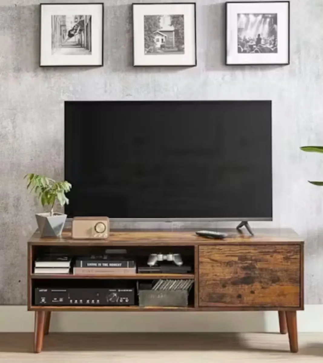 TV stand - Image 1