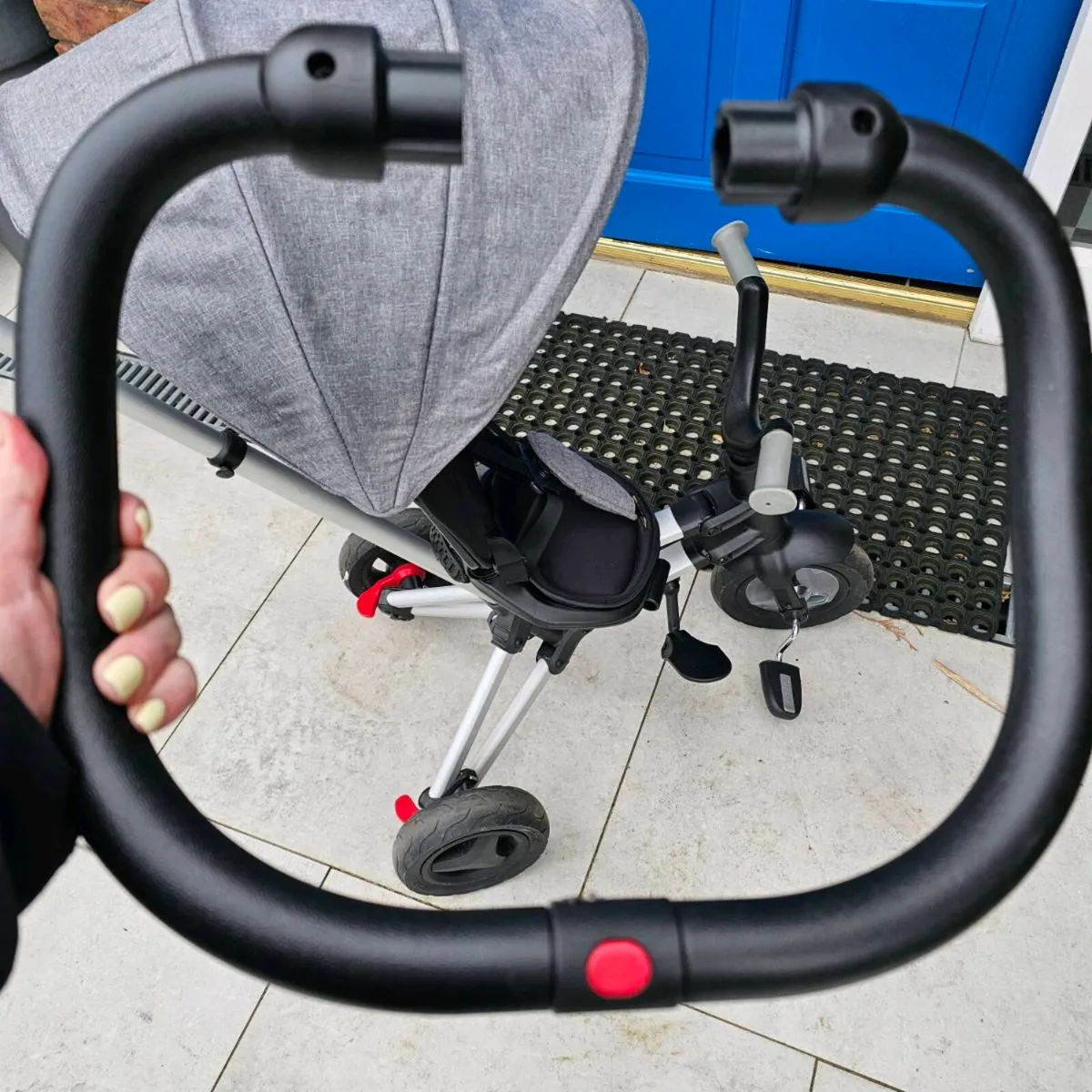 Qplay Tricycle Pushbike & Unopened Raincover - Image 4