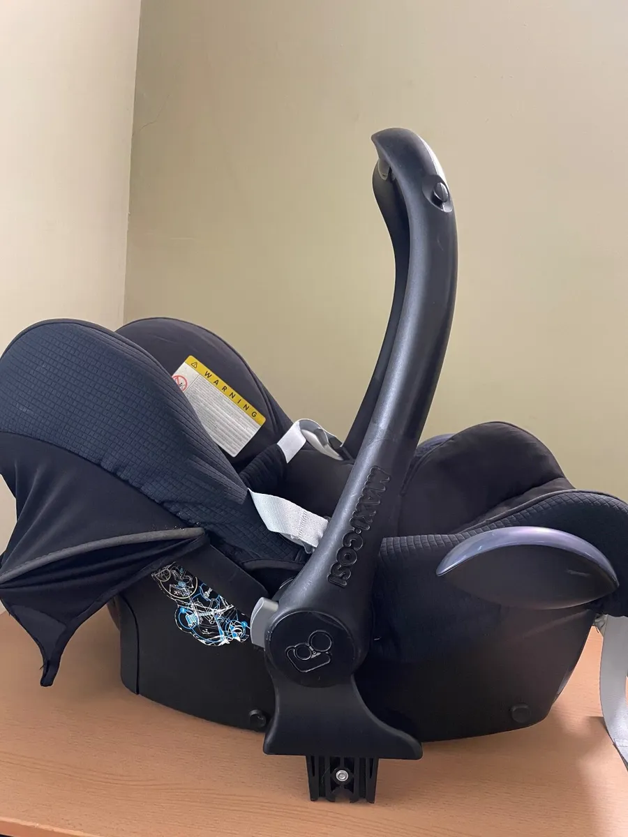 Maxi cosi car seat - Image 1