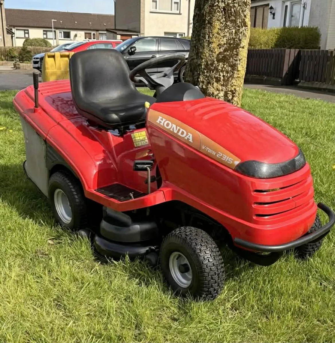 Honda ride on mower - Image 2