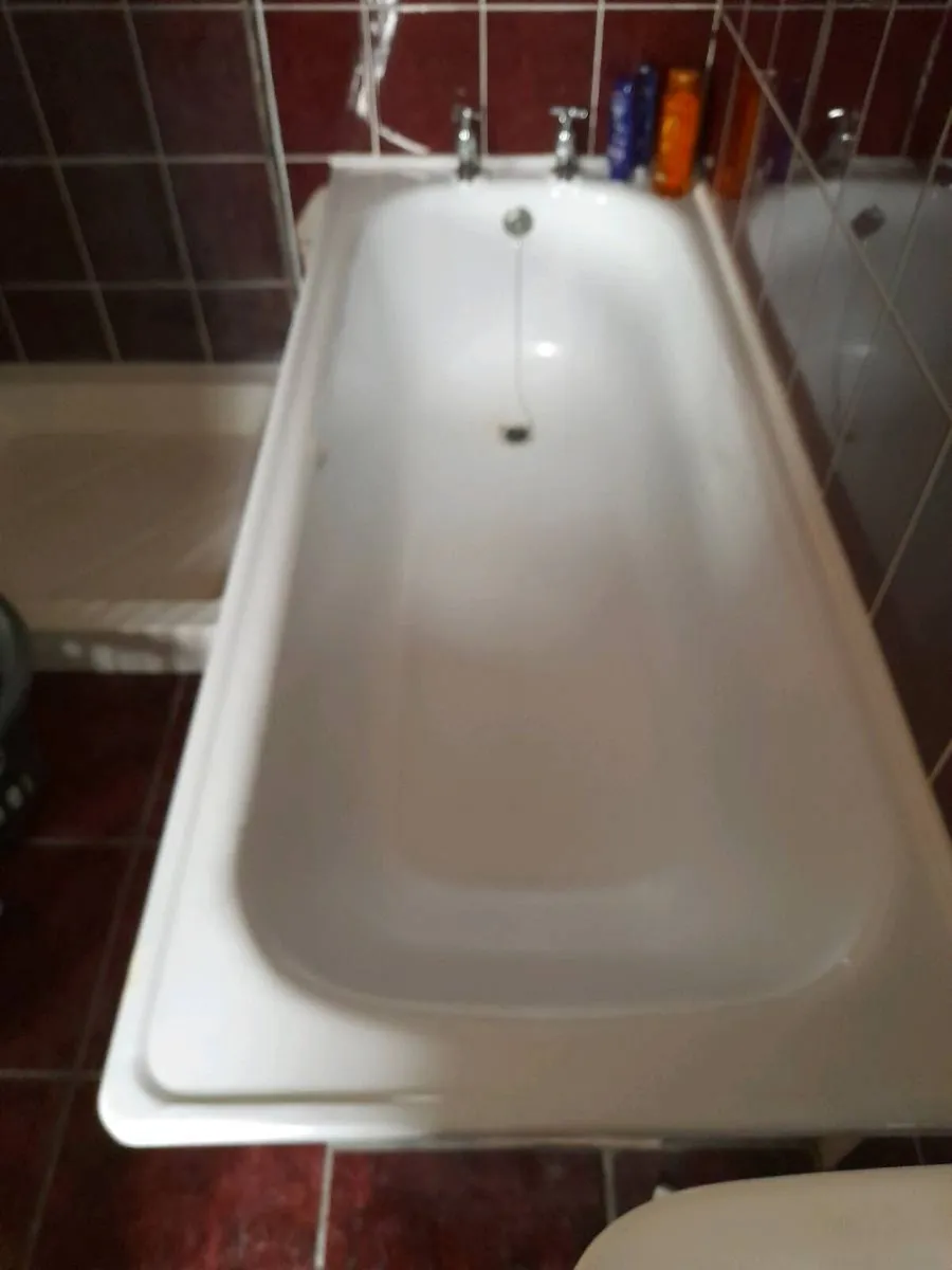 Bathroom suite - Image 1