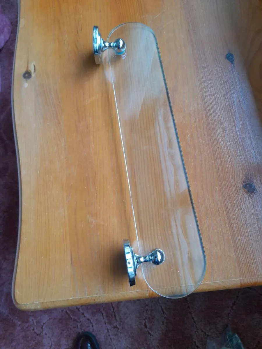 Bathroom suite - Image 4