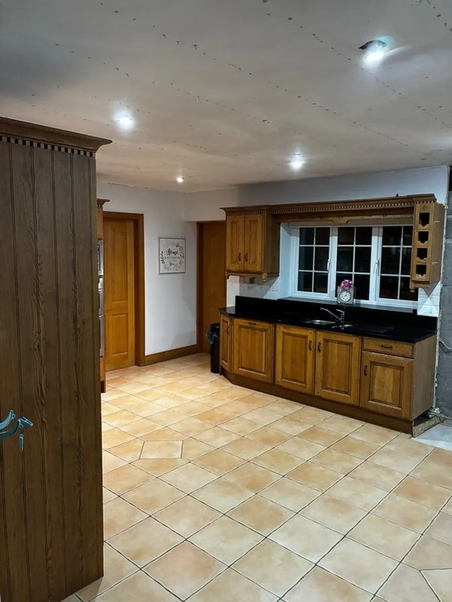 Solid Oak Kitchen & Neff Appliances - Image 2