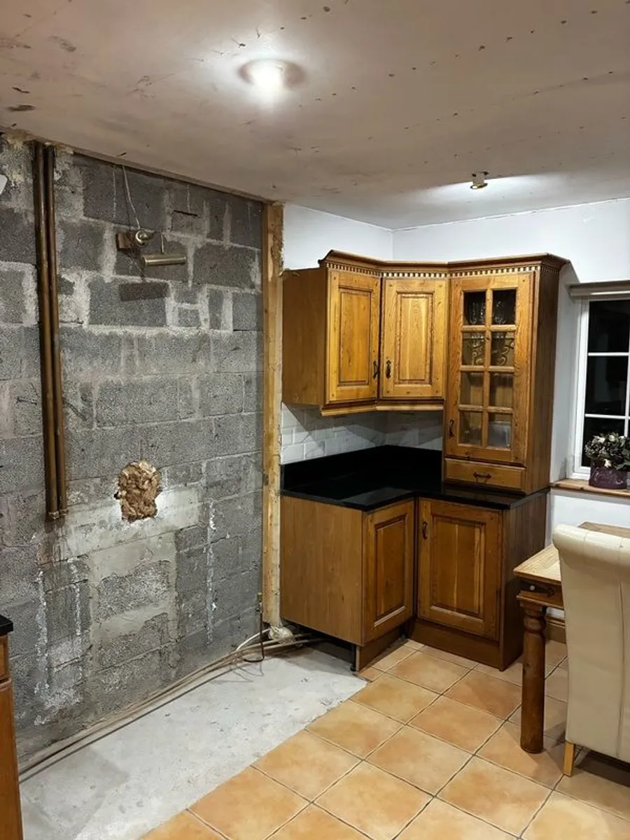 Solid Oak Kitchen & Neff Appliances - Image 3