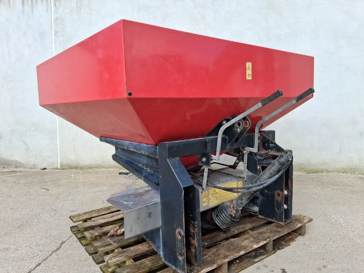 Cosmo Fertiliser Spreader - Image 1