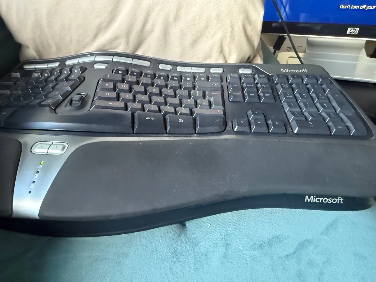 Complete Desktop PC Setup – Monitor, Keyboard & Mo - Image 2