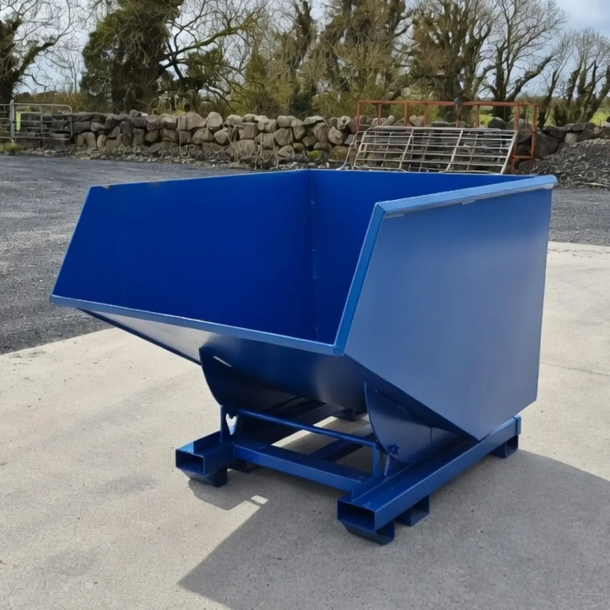 1750L tipping skips - Image 2