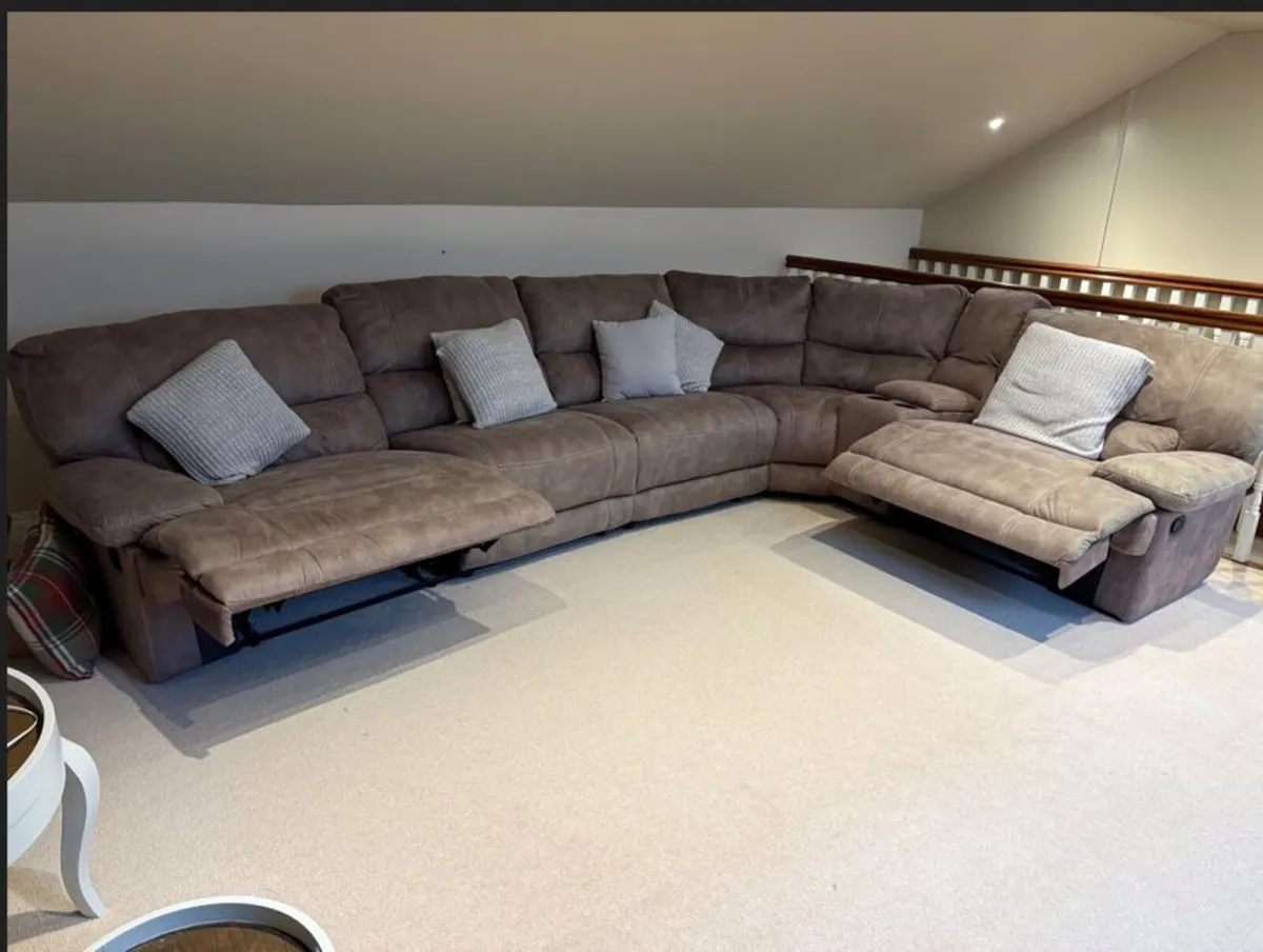 Extensive couch arrangement for entertainment