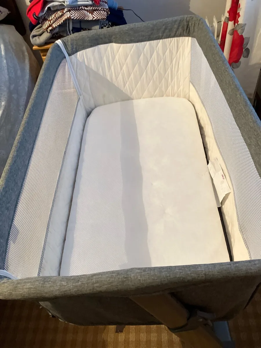 Next to me cot - Image 1