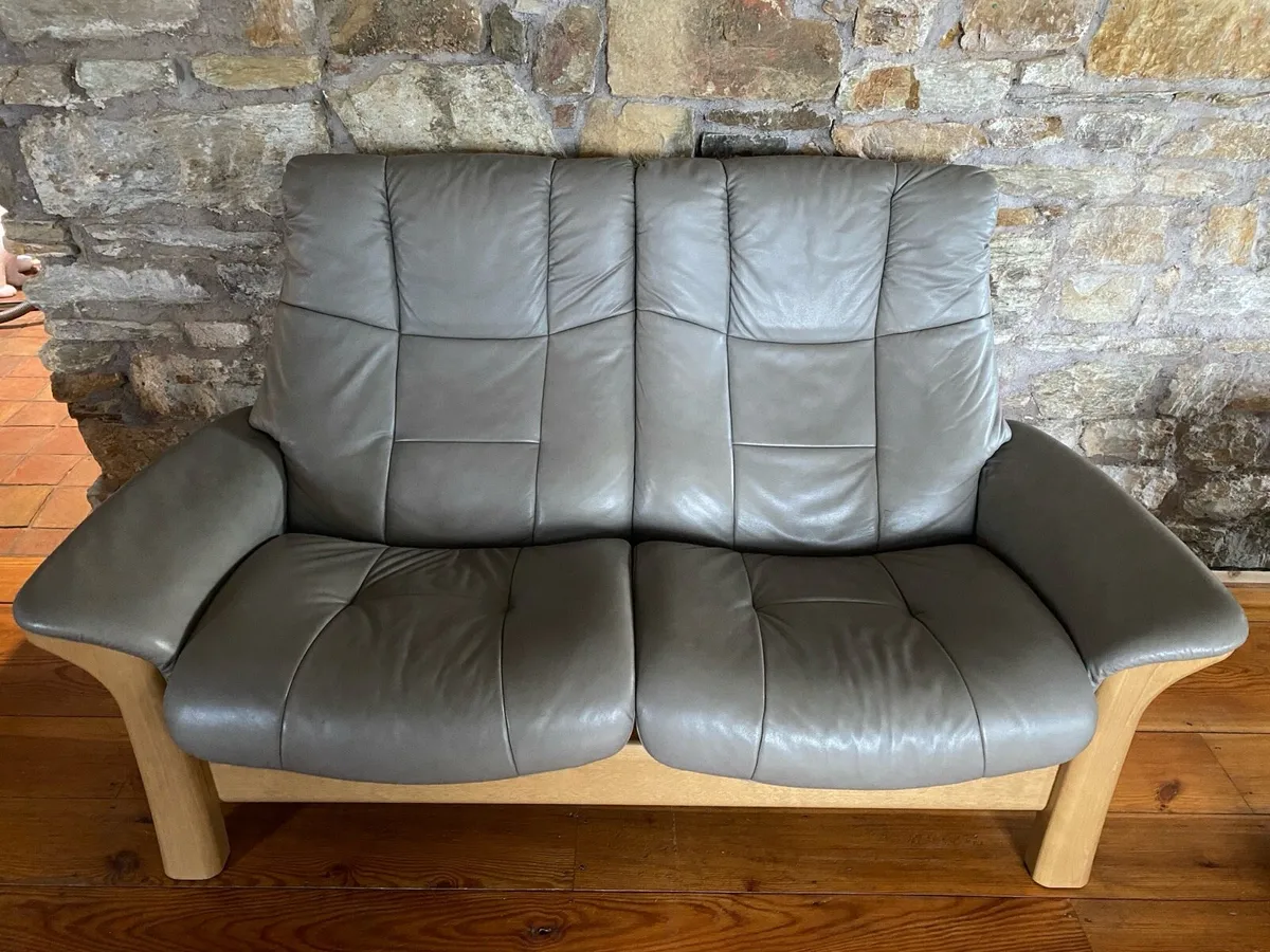 2 seater Stressless Recliner Sofa - Image 1