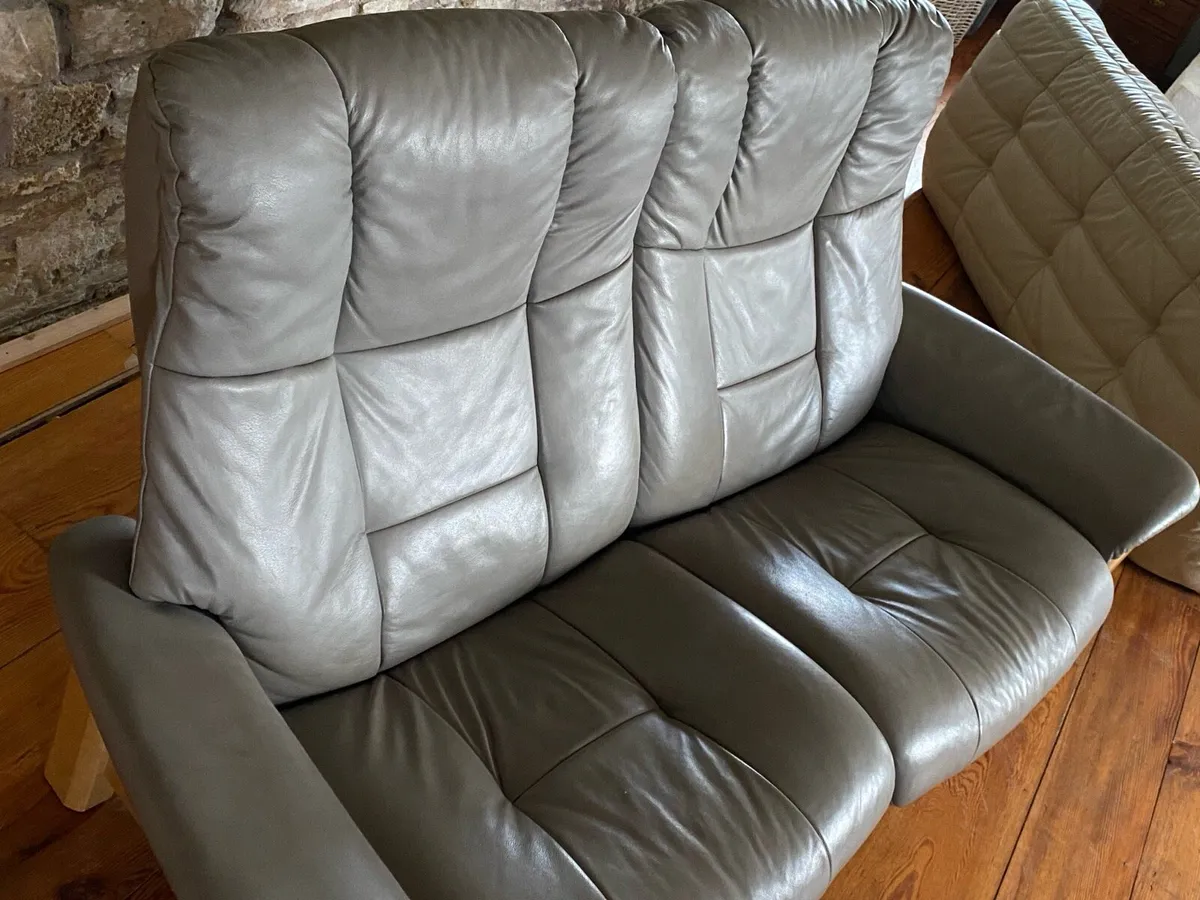 2 seater Stressless Recliner Sofa - Image 3