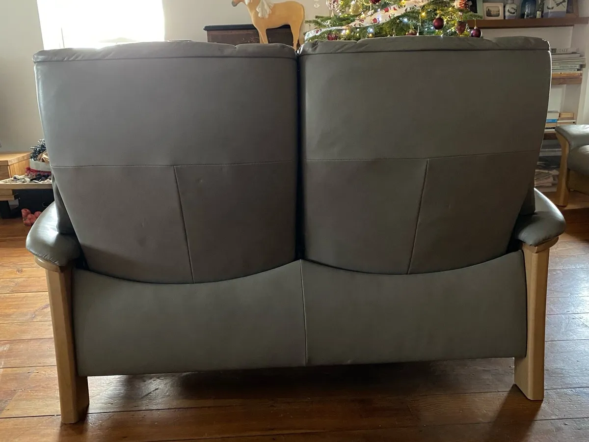 2 seater Stressless Recliner Sofa - Image 4