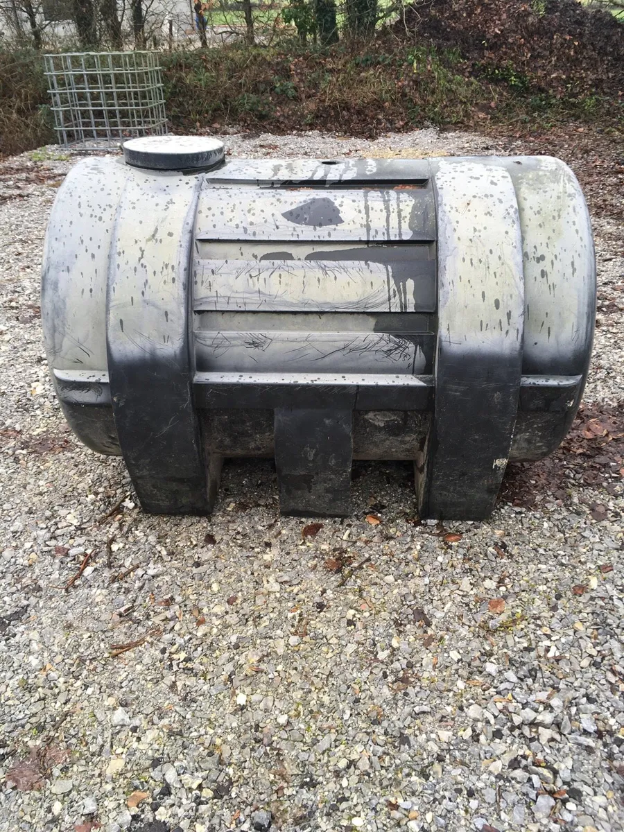 Oil tank - Image 1