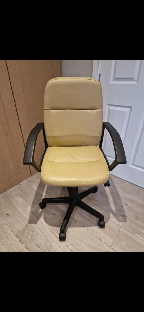 Office chair - Image 1
