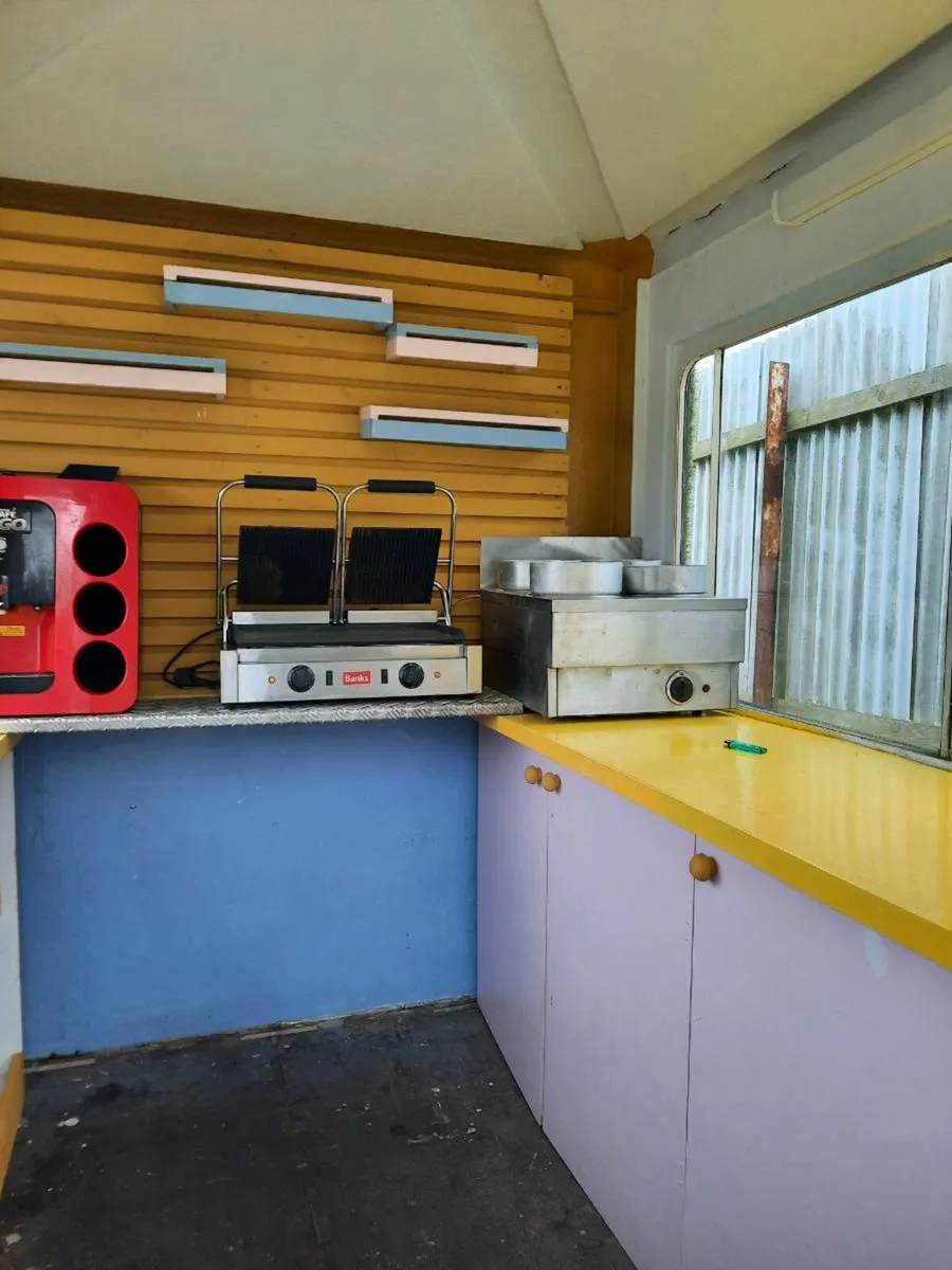 Catering trailer - Image 3