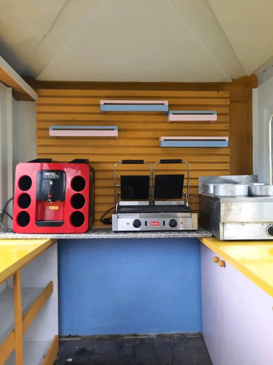 Catering trailer - Image 4