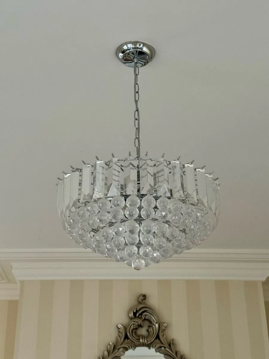 6 Light Acrylic Pendant Light - Image 1